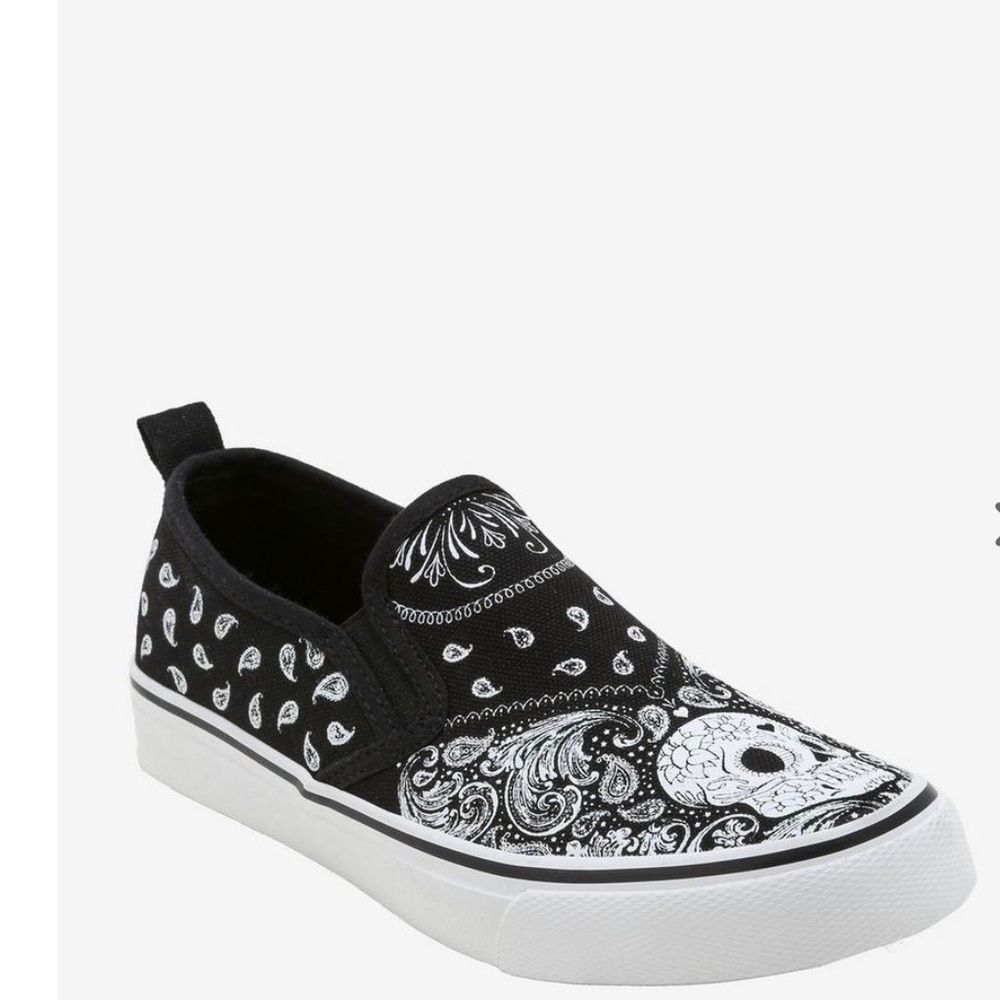 Hot Topic Skull Slip On Shoes Size 11 (New)